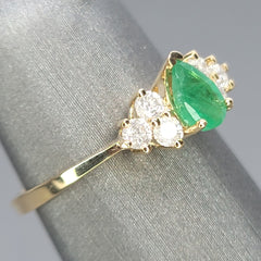 Colombian Emerald & Diamond Ring - 18kt Gold